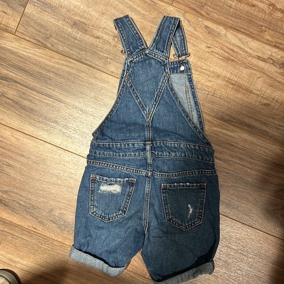 Girls XS Gap Denim Medium Wash Shorttall overalls - best fit ever!!! Adorable! - Picture 2 of 6